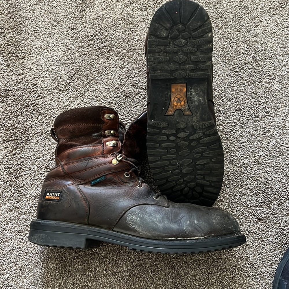 Ariat Work Boot Used Barely Broke In - image 2